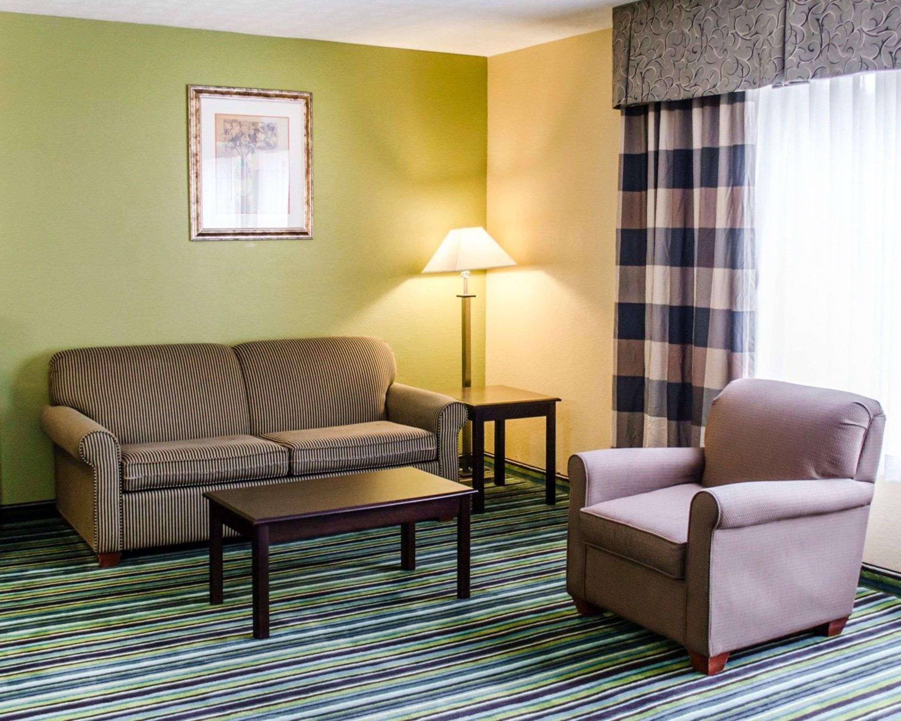 Quality Inn & Suites Medina - Akron West Extérieur photo